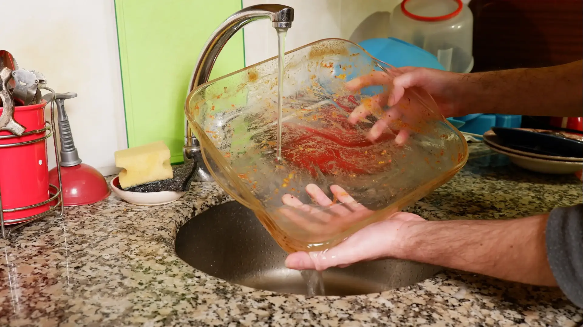 ניקוי תבנית בכיור ניקוי תבנית בכיור