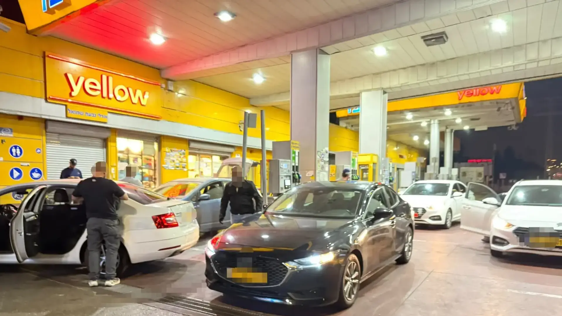 שני צעירים נעצרו בחשד להשלכת רימון הלם ברמת גן המשטרה בודקת קשר למוסלי וג’רושי שני צעירים נעצרו בחשד להשלכת רימון הלם ברמת גן המשטרה בודקת קשר למוסלי וג’רושי