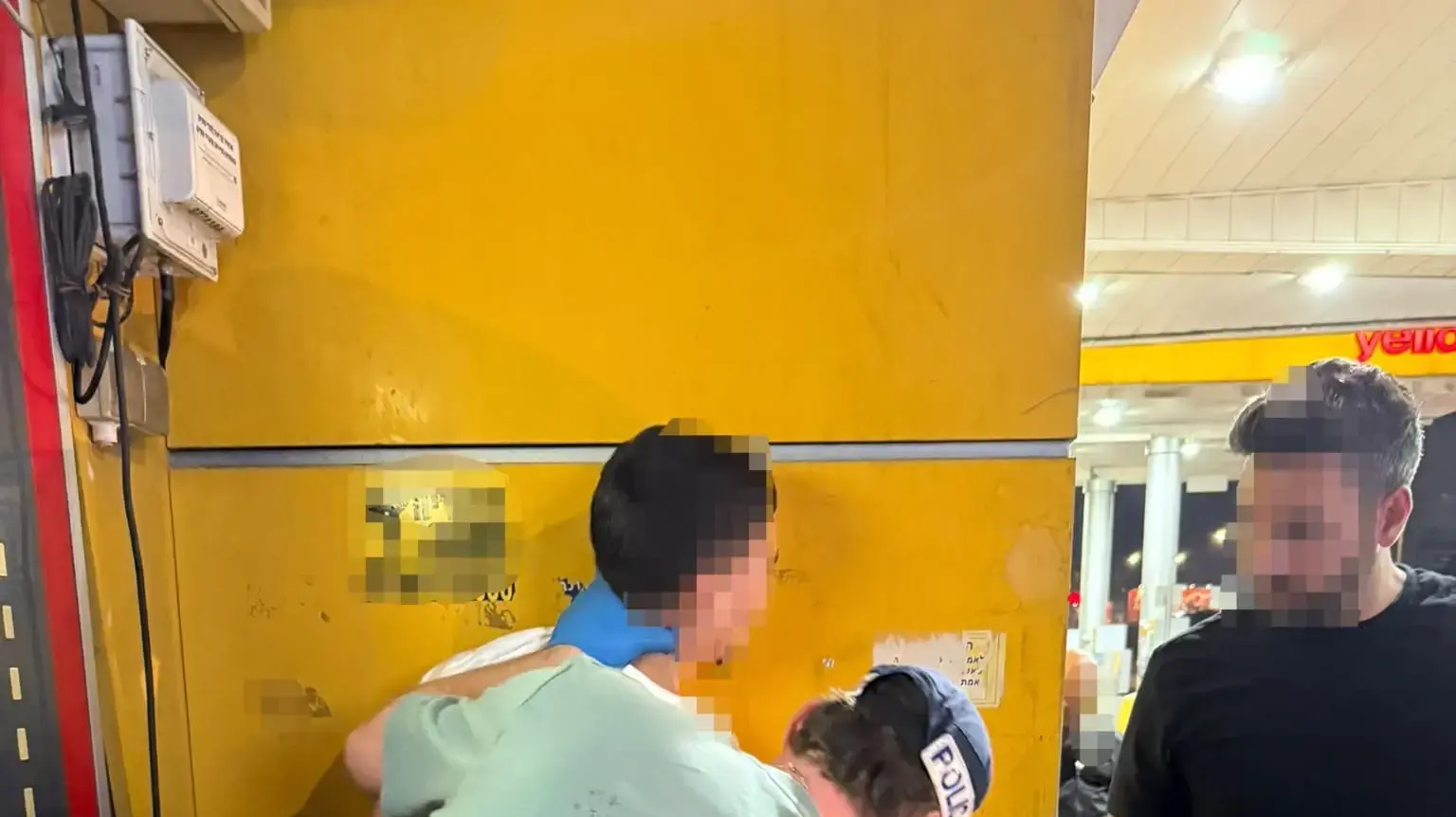 שני צעירים נעצרו בחשד להשלכת רימון הלם ברמת גן המשטרה בודקת קשר למוסלי וג’רושי שני צעירים נעצרו בחשד להשלכת רימון הלם ברמת גן המשטרה בודקת קשר למוסלי וג’רושי
