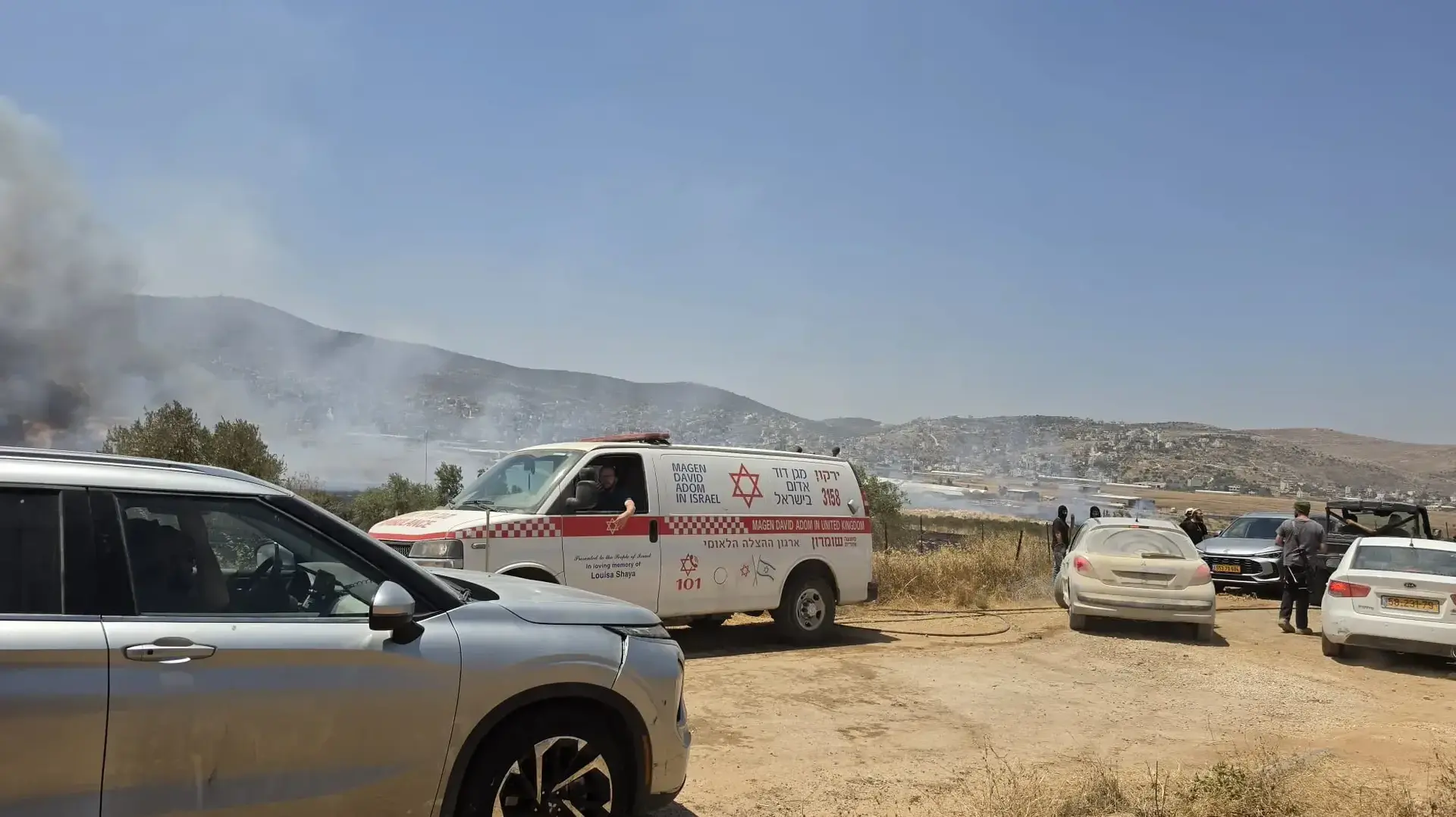זירת פיגוע הדקירה שבוצע בחסות ההצתה במרחב חוות דרך אברהם הסמוכה לאלון מורה. 23 ביולי 2026 זירת פיגוע הדקירה שבוצע בחסות ההצתה במרחב חוות דרך אברהם הסמוכה לאלון מורה. 23 ביולי 2026