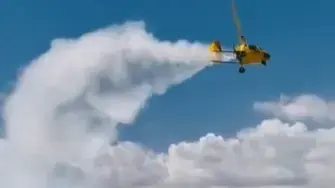 תיעוד דרמטי מסין כלי טיס התרסק על שני תיירים - ושניהם שרדו תיעוד דרמטי מסין כלי טיס התרסק על שני תיירים - ושניהם שרדו