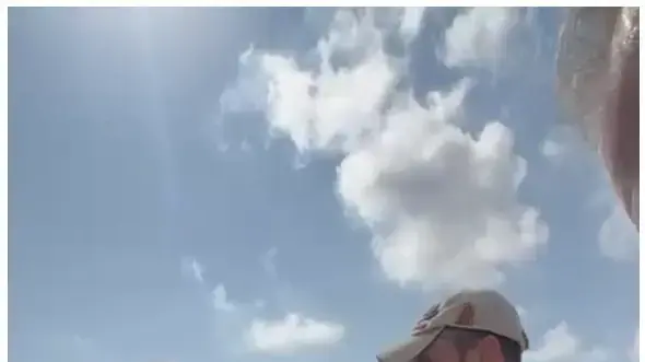 השר לביטחון לאומי איתמר בן גביר בשיחה עם אביו של יובל כוגן השר לביטחון לאומי איתמר בן גביר בשיחה עם אביו של יובל כוגן