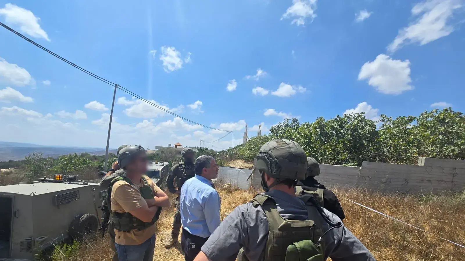 ראש השב"כ בזירת הפיגוע: פונה לציבור - לא לקחת את החוק לידיים ראש השב"כ בזירת הפיגוע: פונה לציבור - לא לקחת את החוק לידיים