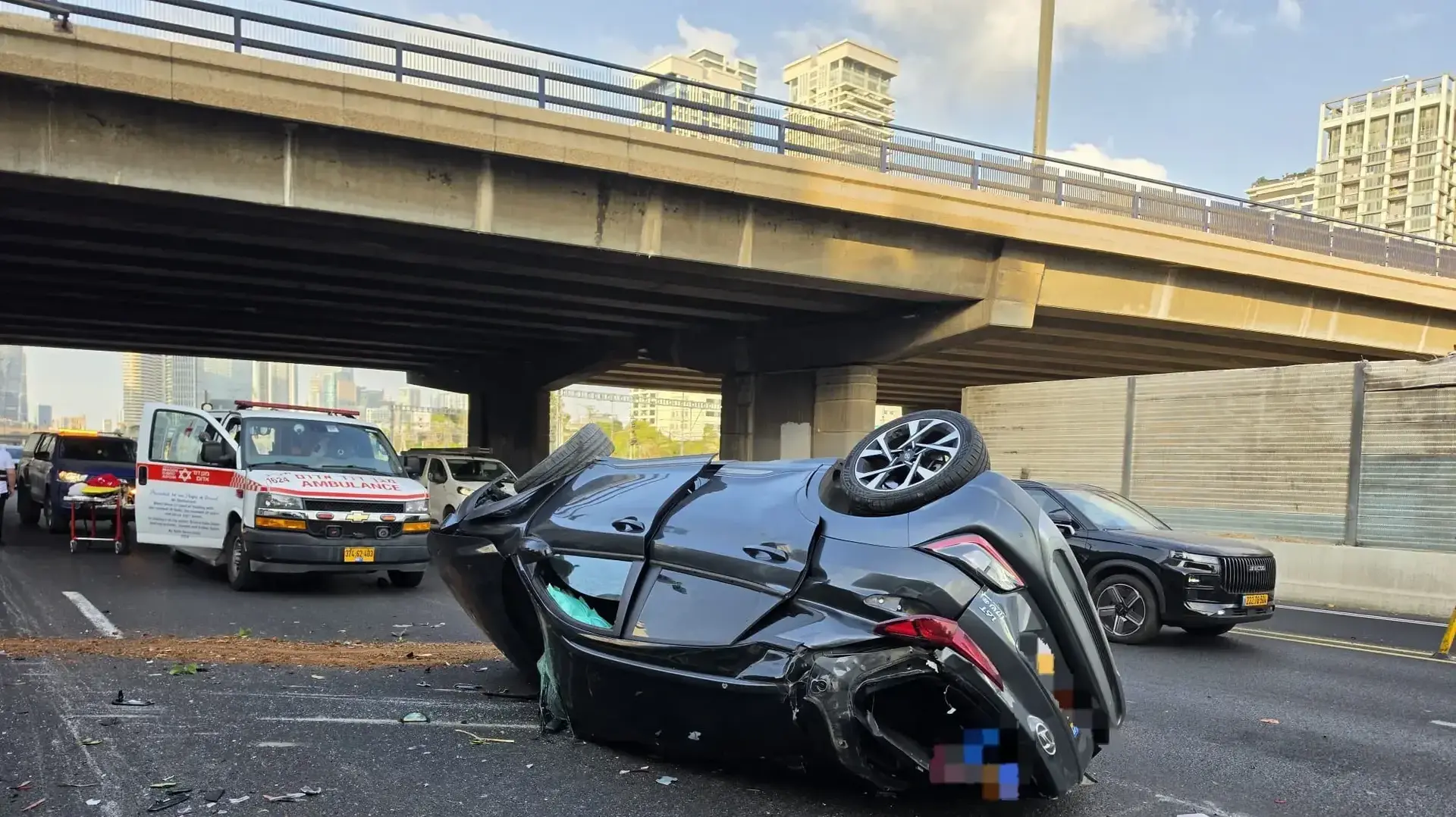 אישה איבדה שליטה על רכבה והוא נפל מגשר סמוך למחלף השלום בתל אביב
25.7.26 אישה איבדה שליטה על רכבה והוא נפל מגשר סמוך למחלף השלום בתל אביב
25.7.26