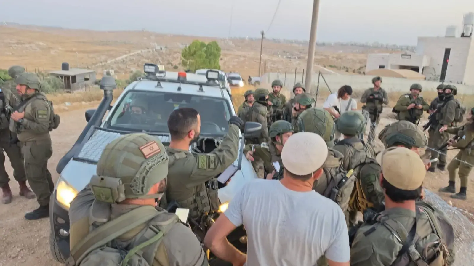 זירת הפיגוע בסוסיא, דרום הר חברון.
25.7.26 זירת הפיגוע בסוסיא, דרום הר חברון.
25.7.26
