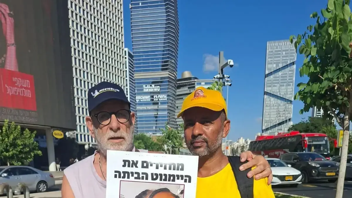 מפגינים חסמו כביש סמוך לעזריאלי בדרישה להכניס את שב”כ לחקירת היעלמותה של היימנוט קסאו. 26 ביולי 2026