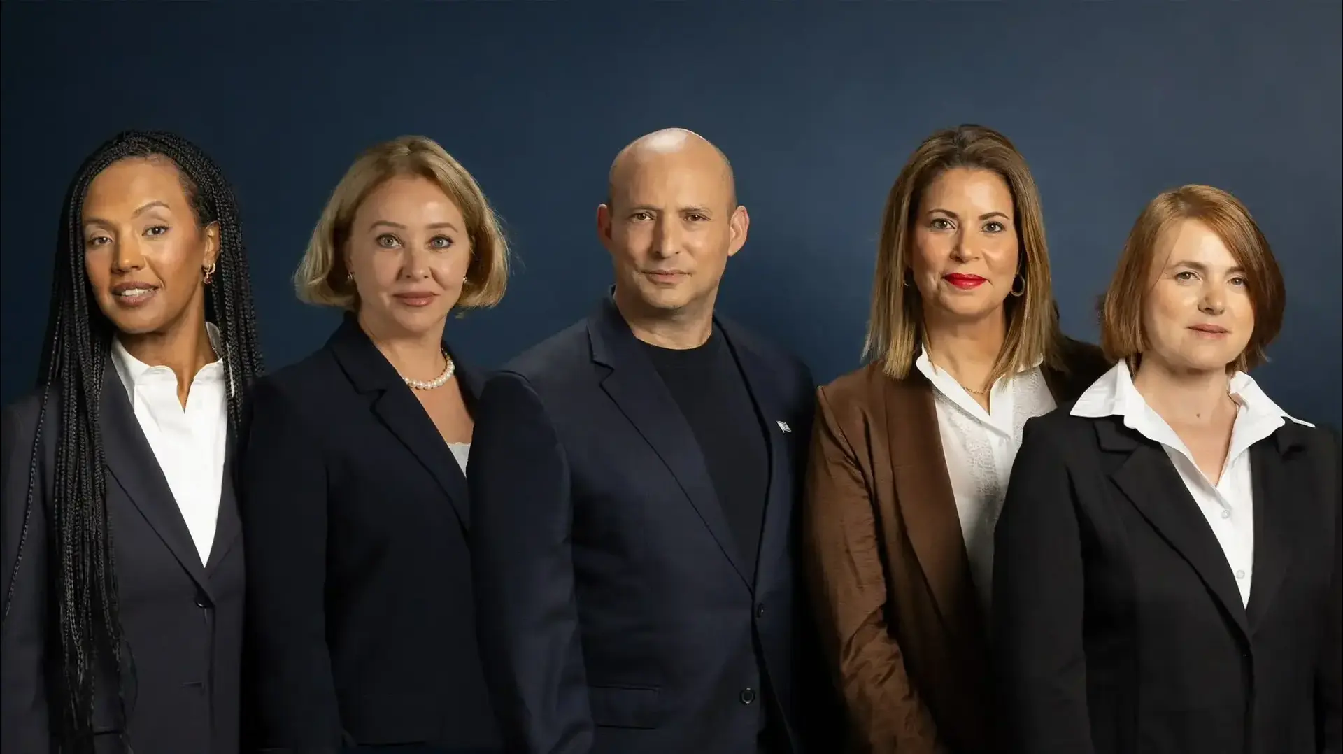 אסתי איילון קובו, אולסיה קנטור, ברוריה נעים ארמן,אורלי הראל עם נפתלי בנט