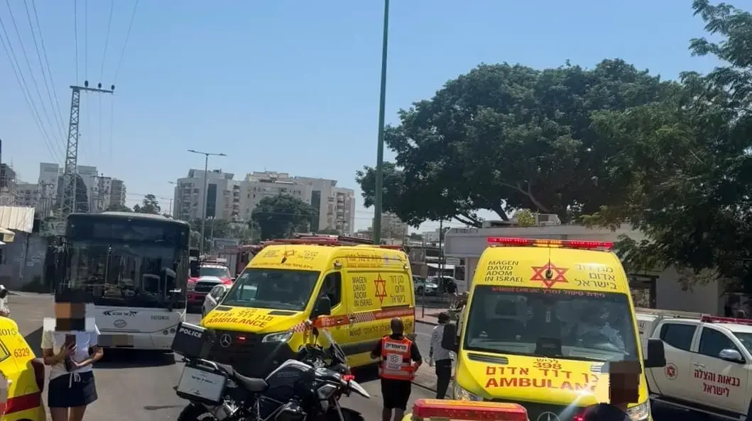 תאונת אוטובוס באשקלון: שניים נפצעו באורח קשה ובינוני תאונת אוטובוס באשקלון: שניים נפצעו באורח קשה ובינוני