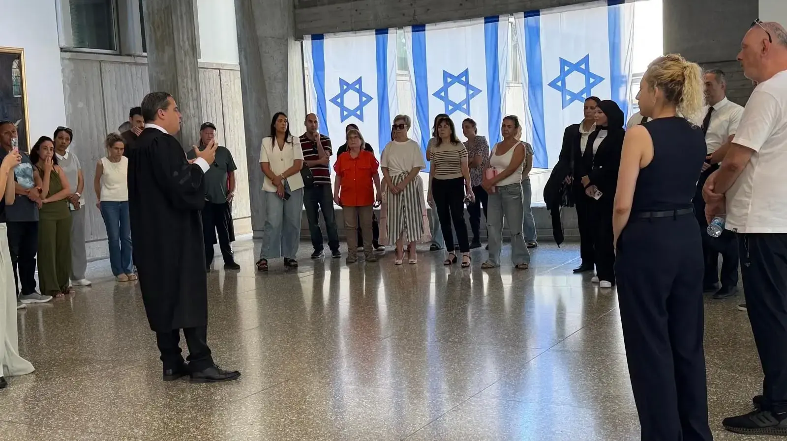עורכי דין ועובדי לשכת עורכי הדין בשתי דקות דומיה מחאה על רצח עו"ד ארבל פלדמן, רחבת ביהמ"ש המחוזי בת"א, 5 באוגוסט 2026 עורכי דין ועובדי לשכת עורכי הדין בשתי דקות דומיה מחאה על רצח עו"ד ארבל פלדמן, רחבת ביהמ"ש המחוזי בת"א, 5 באוגוסט 2026