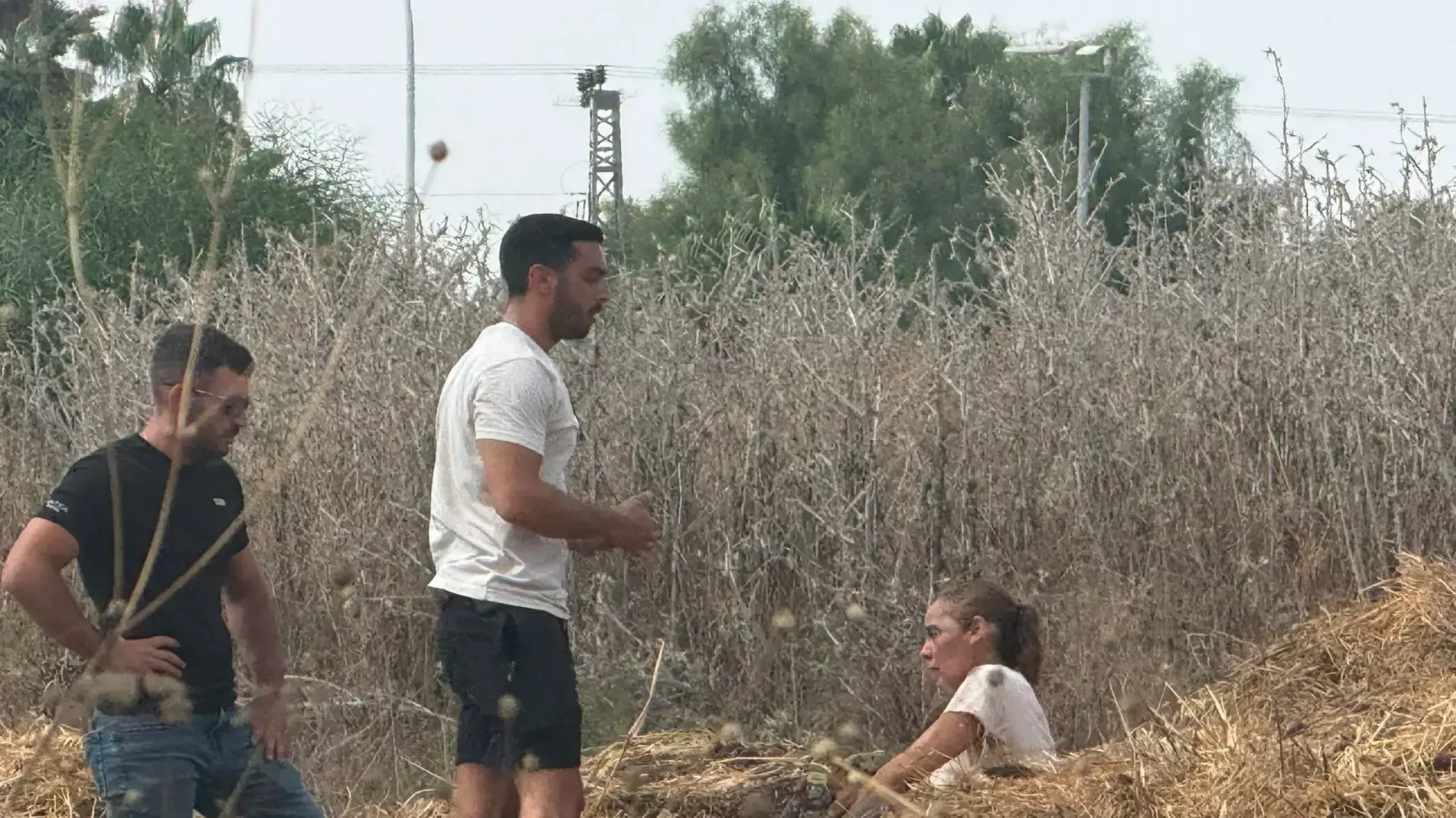 שילת נעים, אמו של אלדר דיין בזירת מציאת גופה במרחב ירקון, 6 באוגוסט 2026 שילת נעים, אמו של אלדר דיין בזירת מציאת גופה במרחב ירקון, 6 באוגוסט 2026