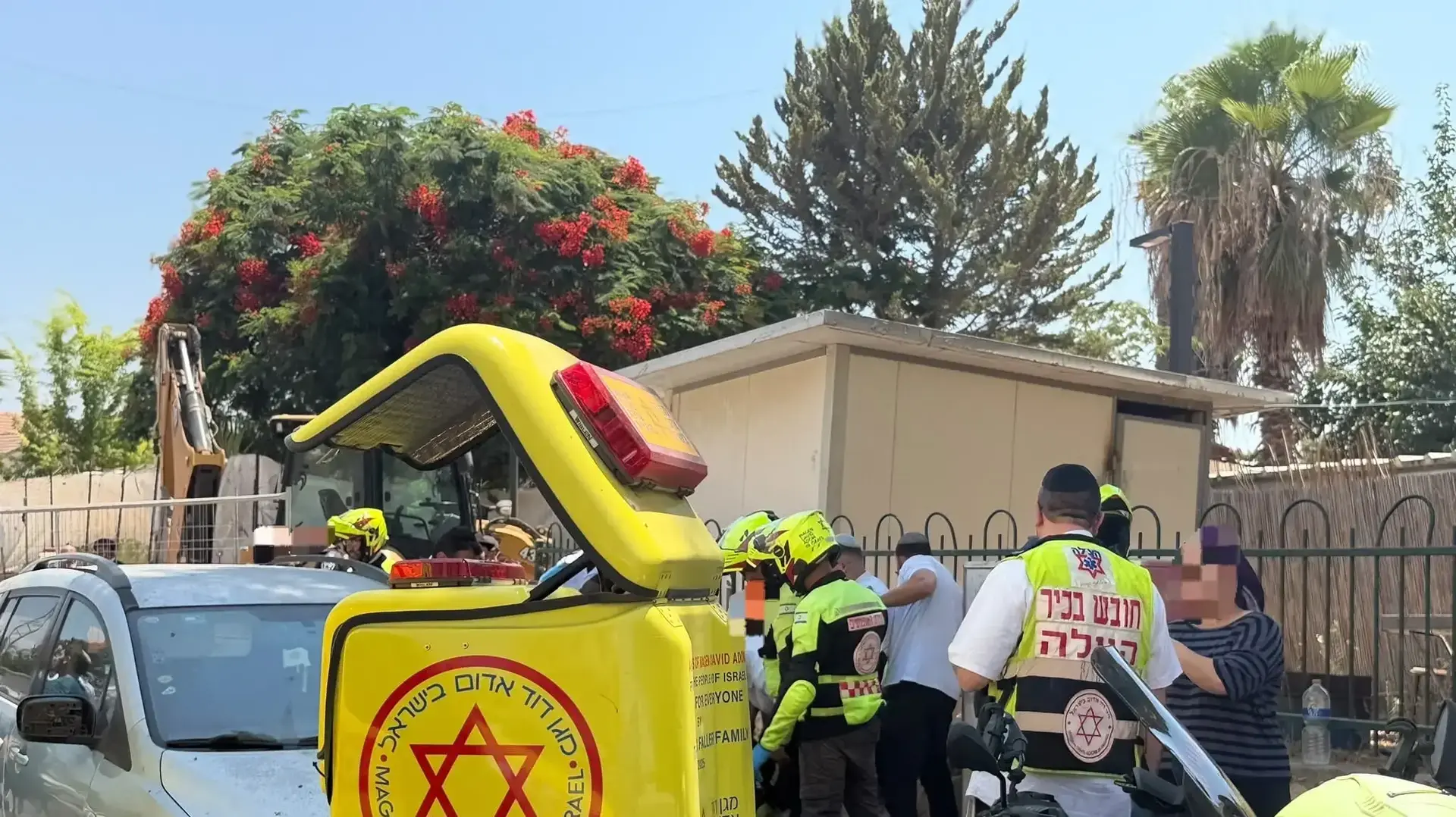 פעולות החייאה בילד כבן חמש, שנמצא מחוסר הכרה ברכב, לוד, 9 באוגוסט 2026 פעולות החייאה בילד כבן חמש, שנמצא מחוסר הכרה ברכב, לוד, 9 באוגוסט 2026