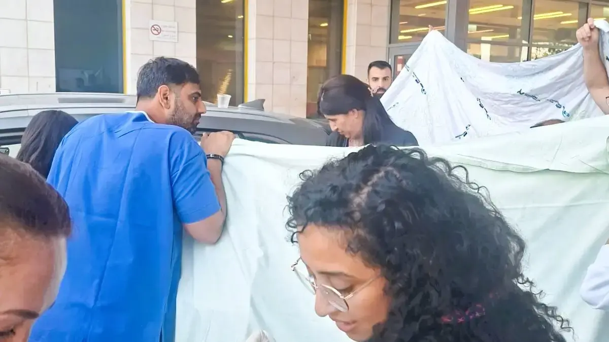 הרגעים הדרמטיים כשרכבה של היולדת מגיע לבית החולים אסותא אשדוד