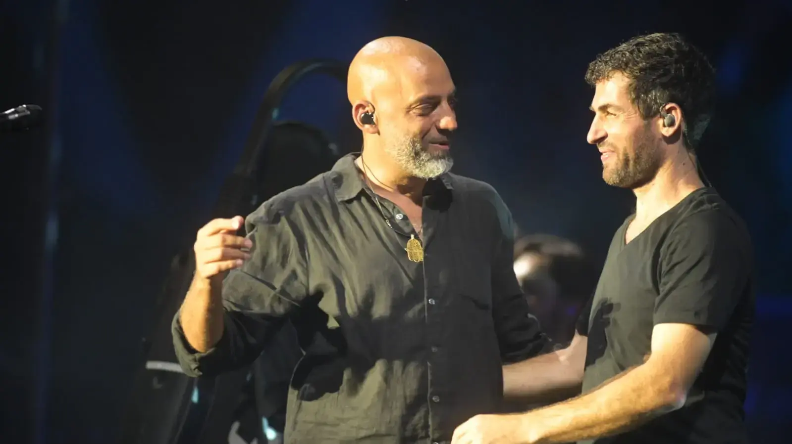 עידן רייכל ושגיא דקל חן, בהופעתו בניר עוז, 10 באוגוסט 2026 עידן רייכל ושגיא דקל חן, בהופעתו בניר עוז, 10 באוגוסט 2026