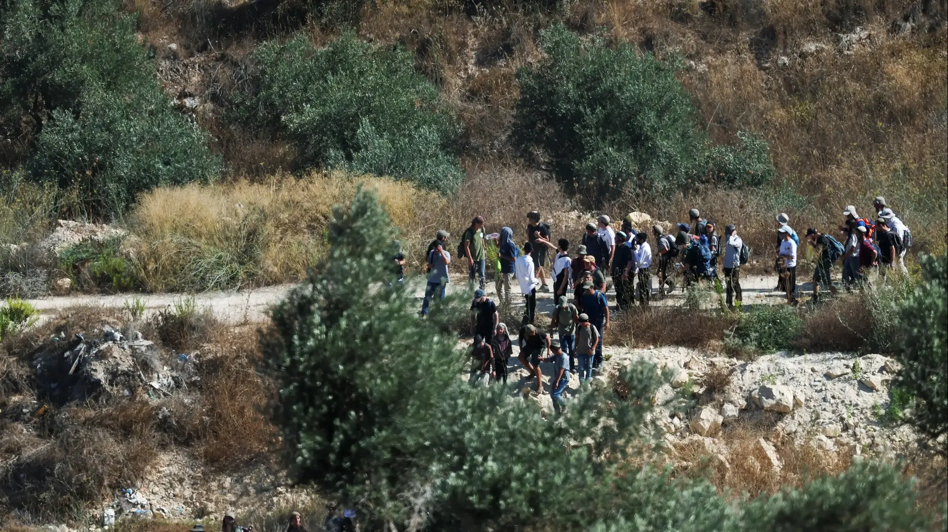מתנחלים בכפר טל
11.8.26 מתנחלים בכפר טל
11.8.26