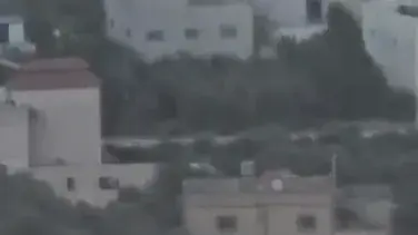 מתנחלים מטילים מצור על בתים פלסטינים בקוסרה
11.8.26 מתנחלים מטילים מצור על בתים פלסטינים בקוסרה
11.8.26