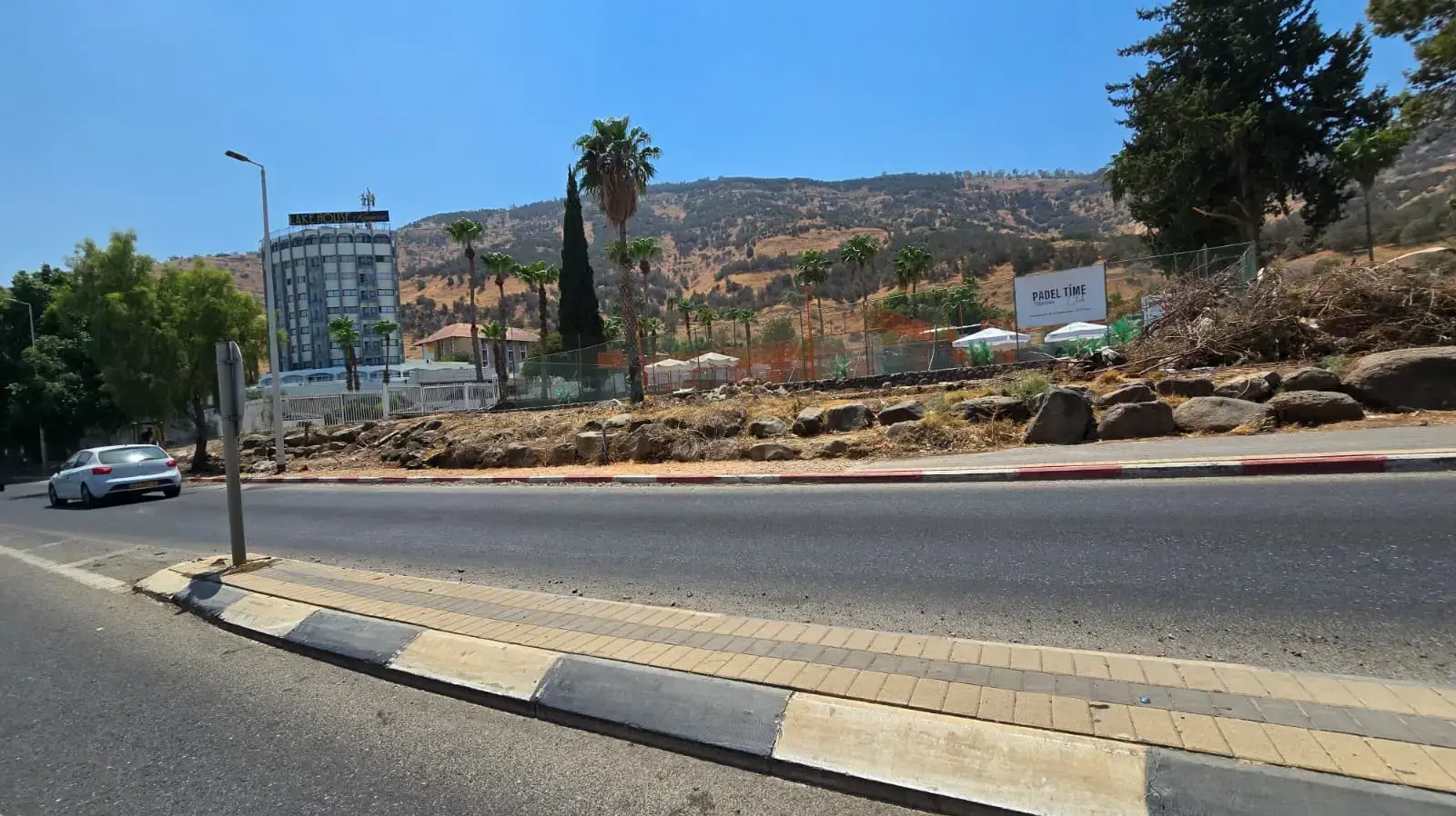 "המדרכה הכשרה" בעיר טבריה "המדרכה הכשרה" בעיר טבריה