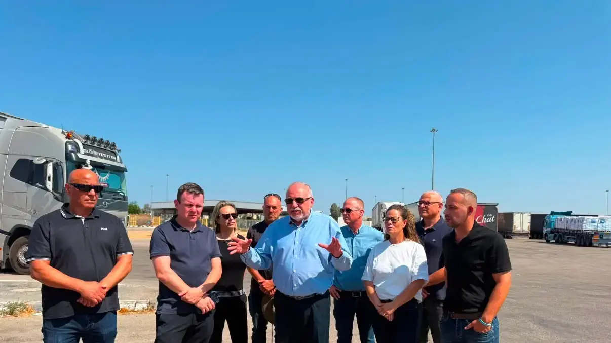 אביגדור ליברמן בהצהרה במעבר כרם שלום, 12 באוגוסט 2026 אביגדור ליברמן בהצהרה במעבר כרם שלום, 12 באוגוסט 2026