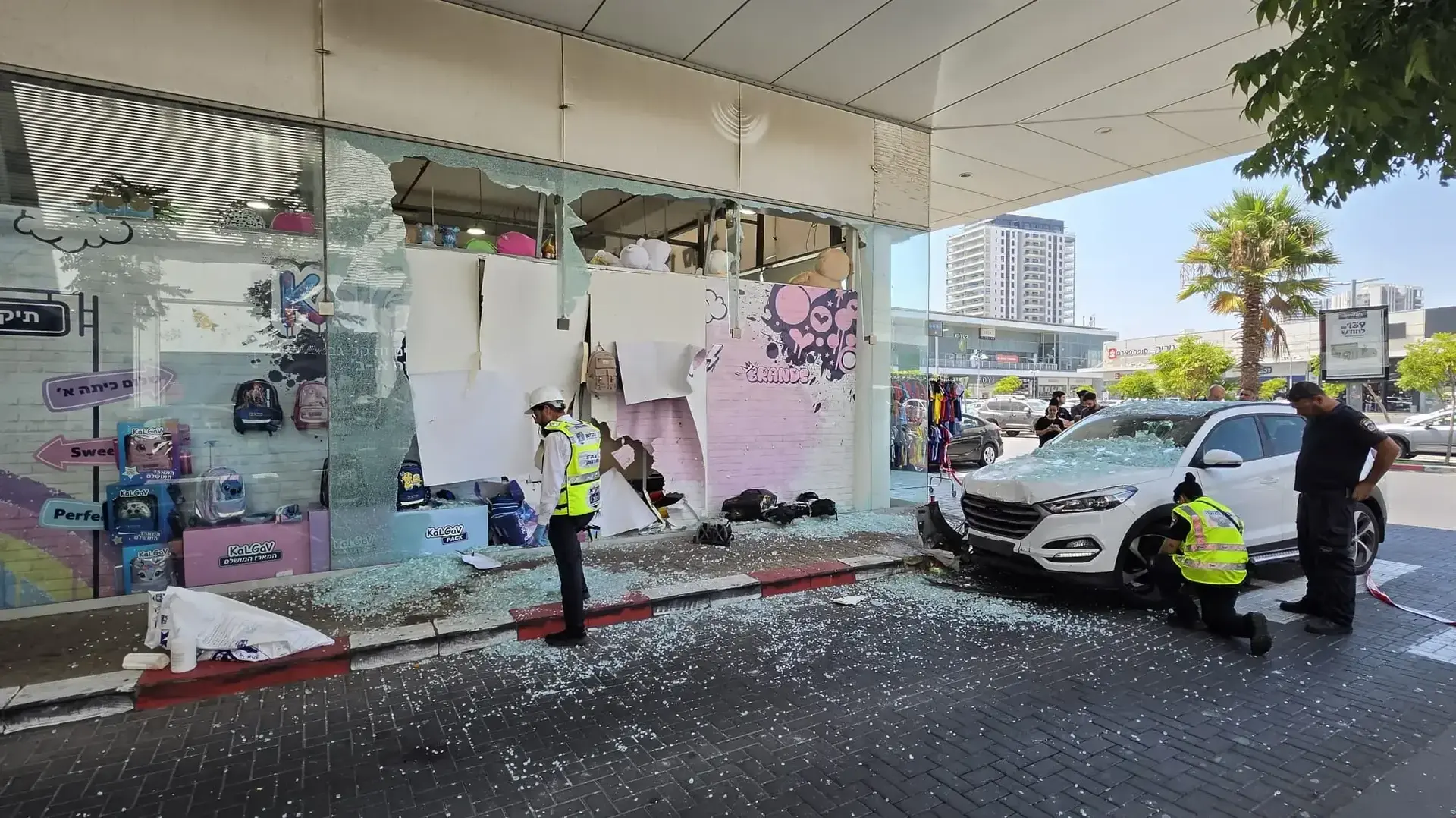 זירת תאונה דרכים קטלנית, חדרה, 12 באוגוסט 2026 זירת תאונה דרכים קטלנית, חדרה, 12 באוגוסט 2026