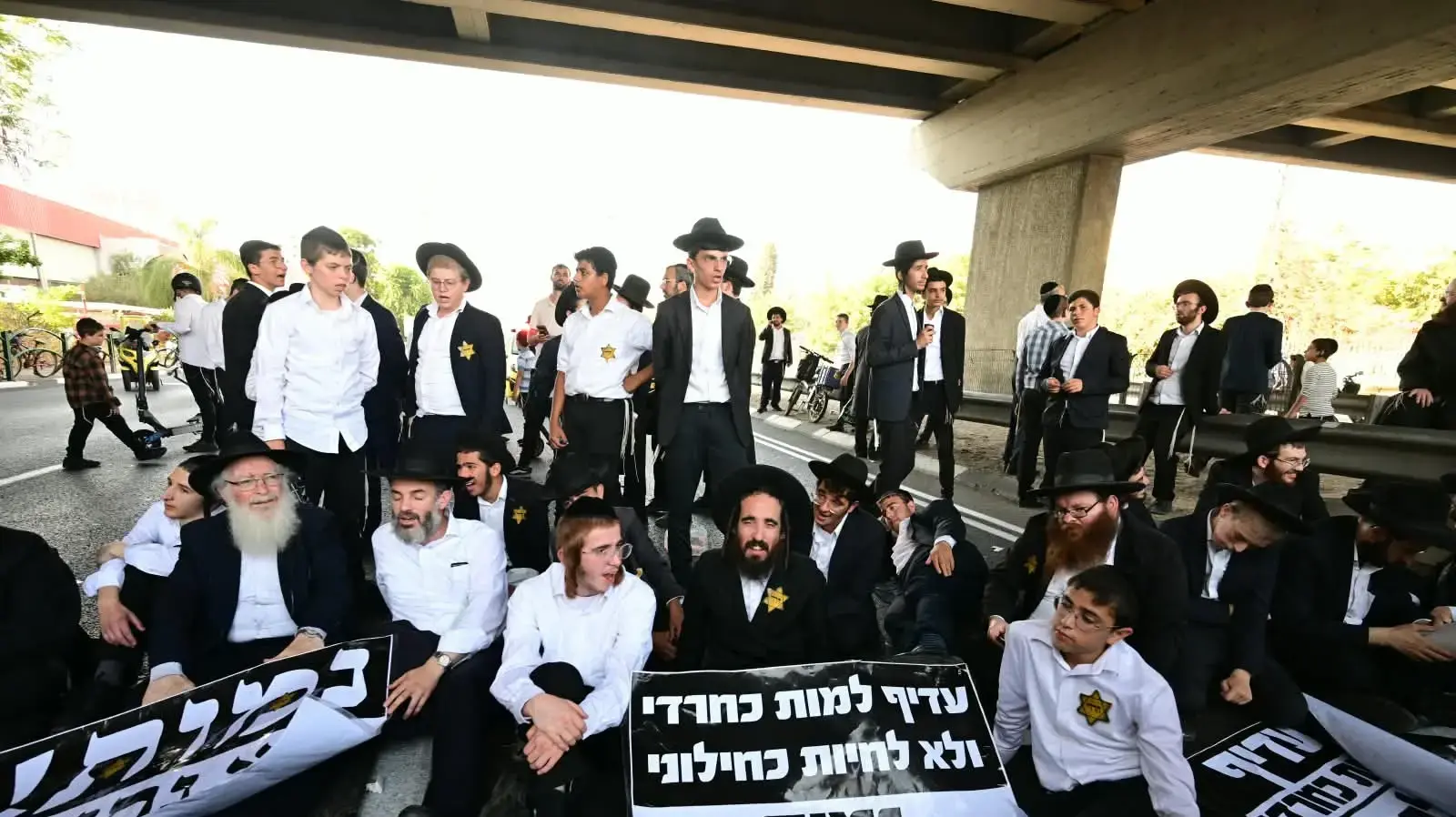 הפגנת חרדים נגד מעצר עריק, כביש 4 כניסה לבני ברק, 12 באוגוסט 2026 הפגנת חרדים נגד מעצר עריק, כביש 4 כניסה לבני ברק, 12 באוגוסט 2026