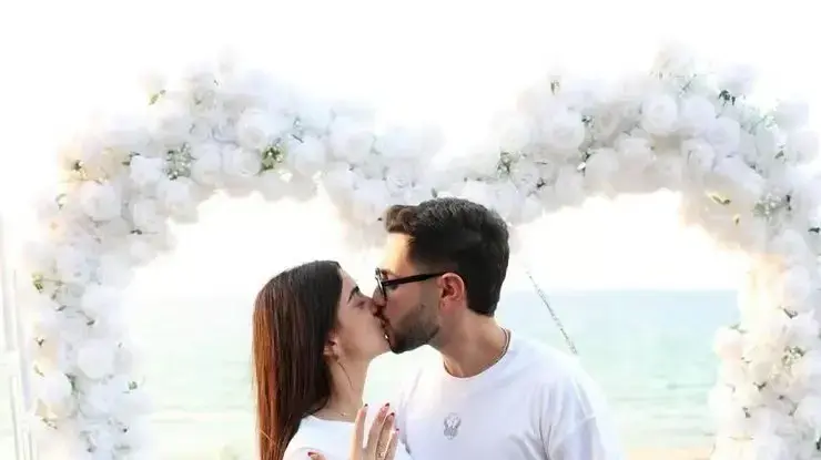 הצעת הנישואין של שורד השבי אלי-ה כהן לבת זוגו זיו עבוד הצעת הנישואין של שורד השבי אלי-ה כהן לבת זוגו זיו עבוד