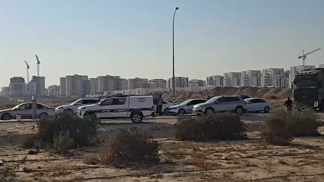בדרך לחתונה עוצרים בתחנה: המשטרה עיכבה את החתן והכלה בדרך לחתונה עוצרים בתחנה: המשטרה עיכבה את החתן והכלה
