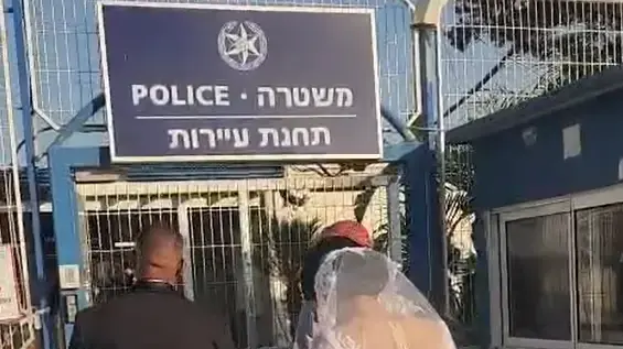 בדרך לחתונה עוצרים בתחנה: המשטרה עיכבה את החתן והכלה