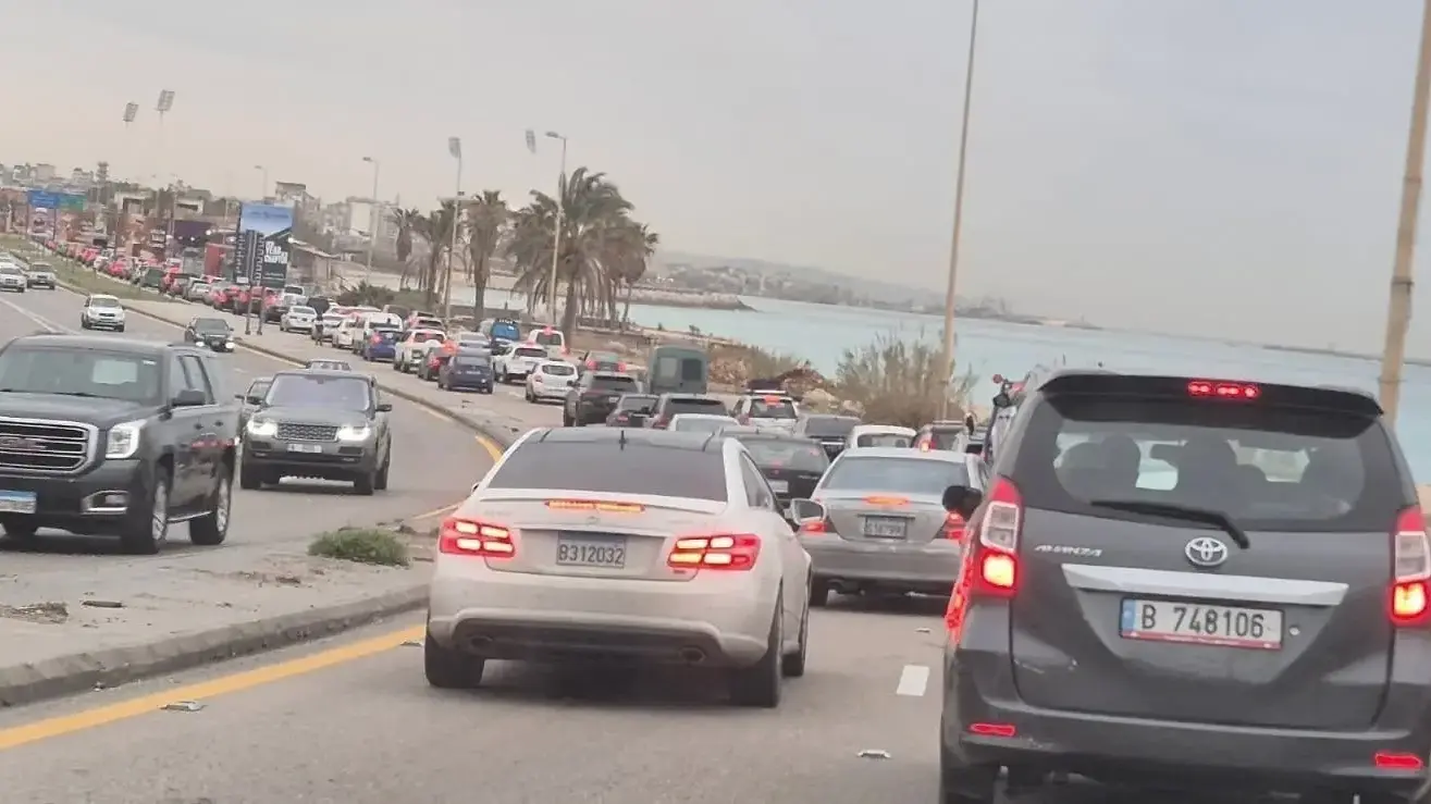 עומסי תנועה כבדים בלבנון בעקבות התקיפות עומסי תנועה כבדים בלבנון בעקבות התקיפות