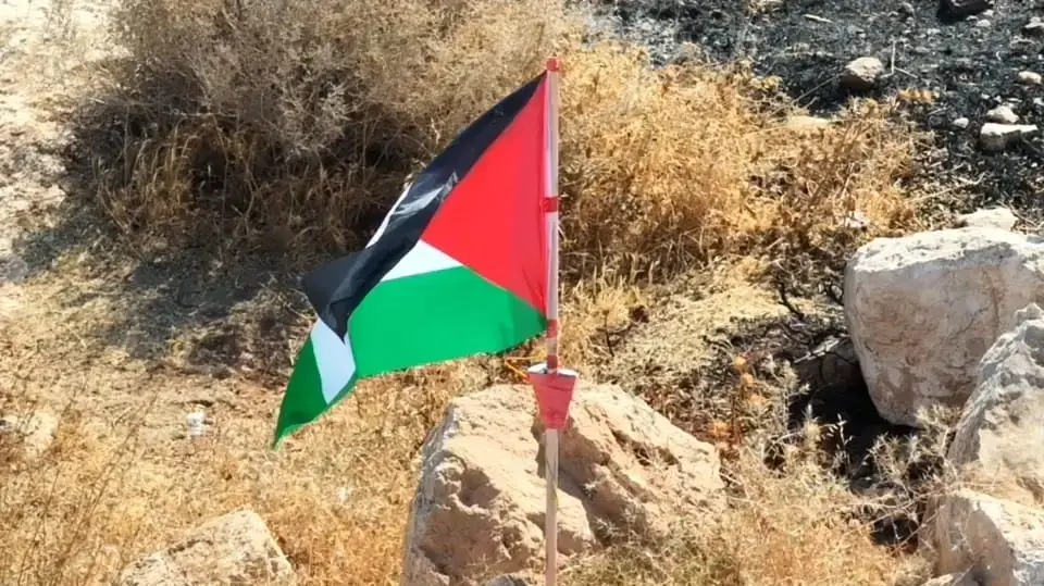 מטען חבלה שחובר לדגל אש"ף במטה בנימין מטען חבלה שחובר לדגל אש"ף במטה בנימין