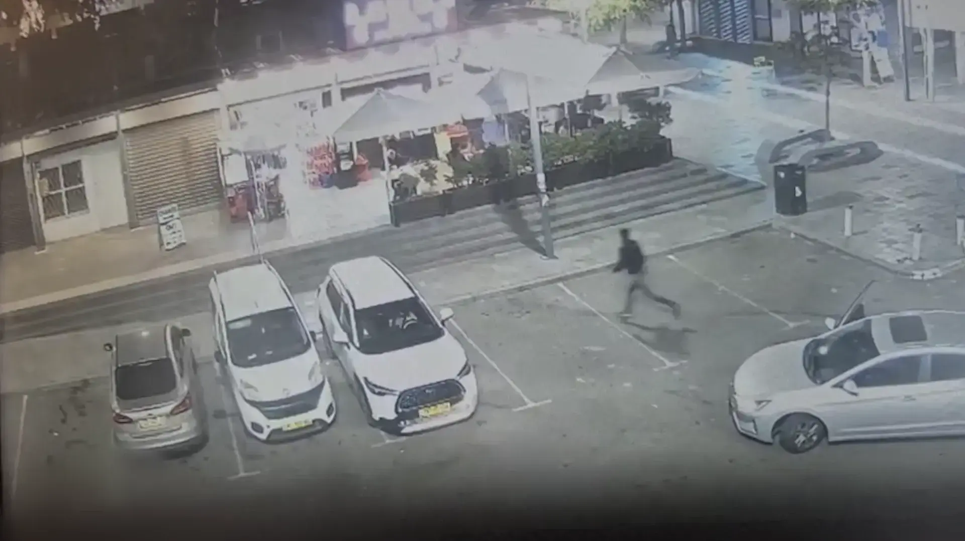 רעולי פנים ירו לעבר חנות בשדרות ופצעו שלושה בני אדם
