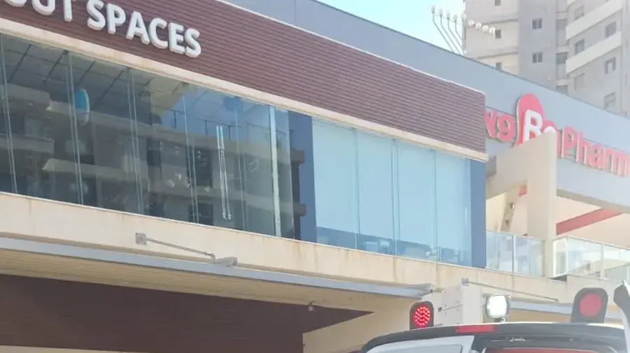 זירת פציעת הילדה שנפלה מבימבה בחדרה זירת פציעת הילדה שנפלה מבימבה בחדרה