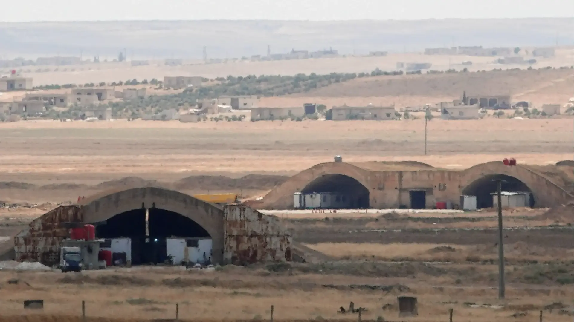 בסיס אבו א-דהור לאחר תקיפות, סוריה, 18 באוגוסט 2026 בסיס אבו א-דהור לאחר תקיפות, סוריה, 18 באוגוסט 2026