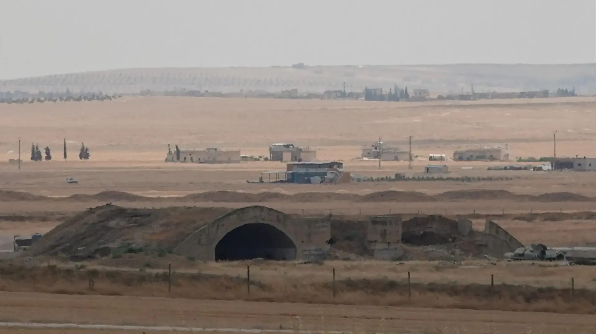 בסיס אבו א-דהור לאחר תקיפות, סוריה, 18 באוגוסט 2026 בסיס אבו א-דהור לאחר תקיפות, סוריה, 18 באוגוסט 2026