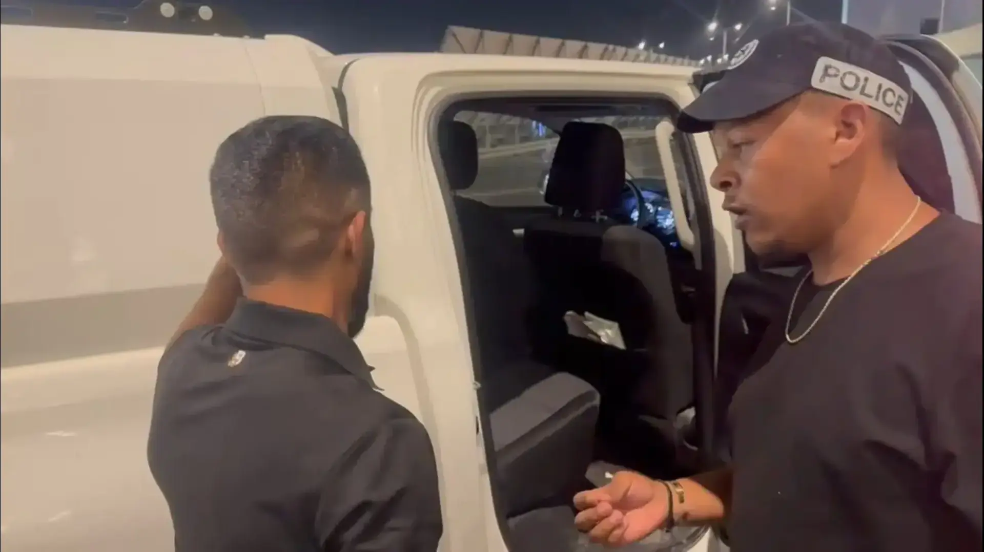 תושב ביר הדאג' נעצר בנתב"ג לאחר שעל פי החשד נישא לאישה שלישית תושב ביר הדאג' נעצר בנתב"ג לאחר שעל פי החשד נישא לאישה שלישית