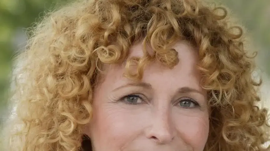 השחקנית קרוליין לנגפורד השחקנית קרוליין לנגפורד
