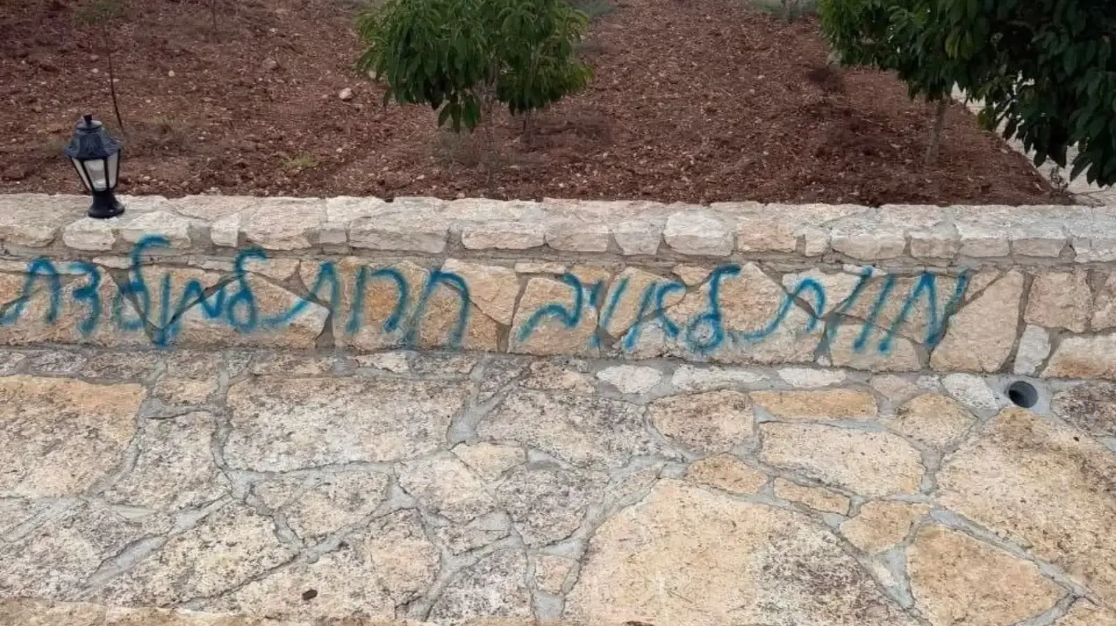 גרפיטי חשד לפעולות תג מחיר, כפר פלסטיני אוצרין, 23 באוגוסט 2026 גרפיטי חשד לפעולות תג מחיר, כפר פלסטיני אוצרין, 23 באוגוסט 2026
