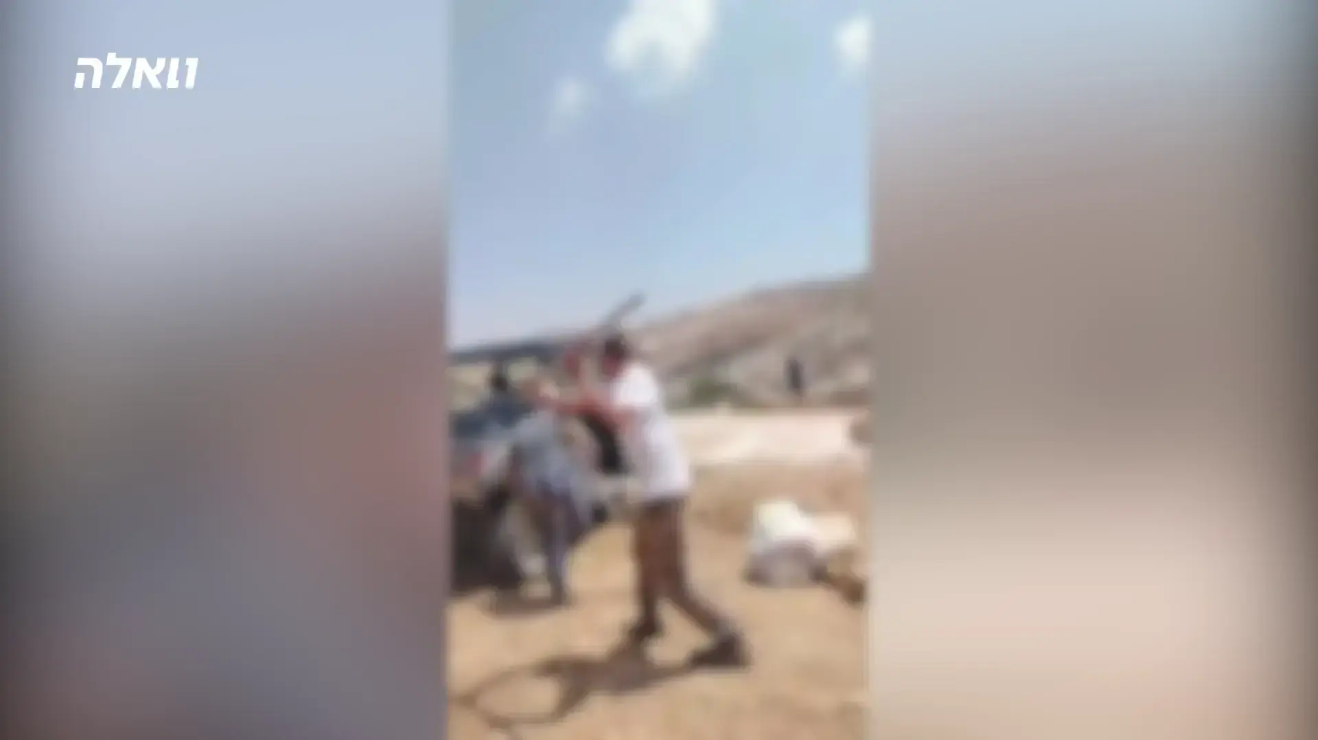 צעיר מכה אדם מבוגר בגבו באמצעות מוט, מחוז ש"י צעיר מכה אדם מבוגר בגבו באמצעות מוט, מחוז ש"י