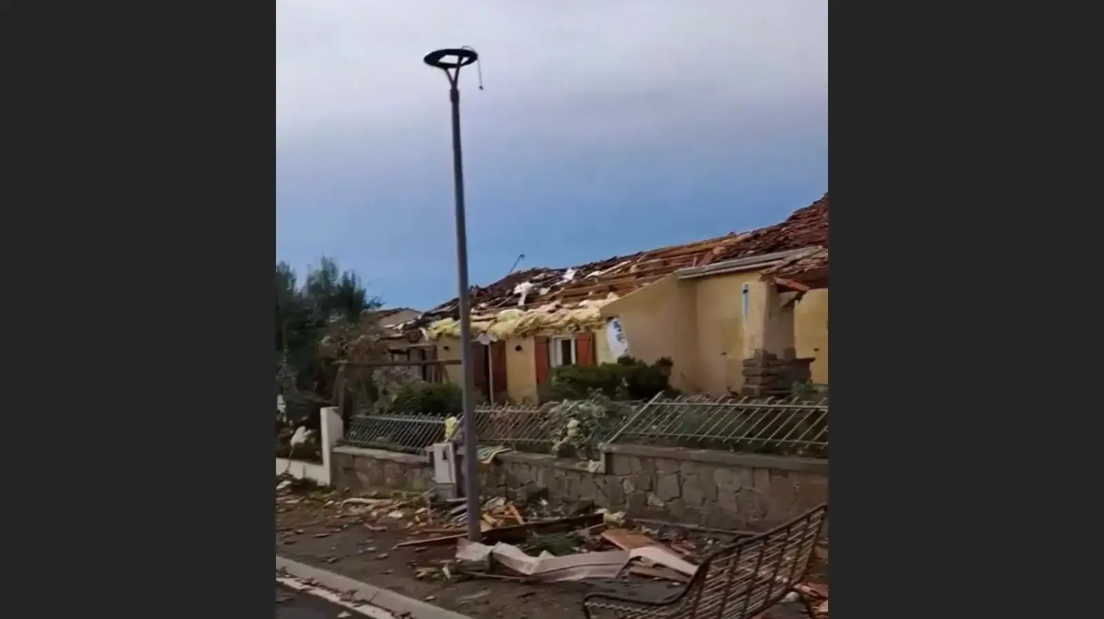 מאות בתים הרוסים בסופת טורנדו בצרפת מאות בתים הרוסים בסופת טורנדו בצרפת