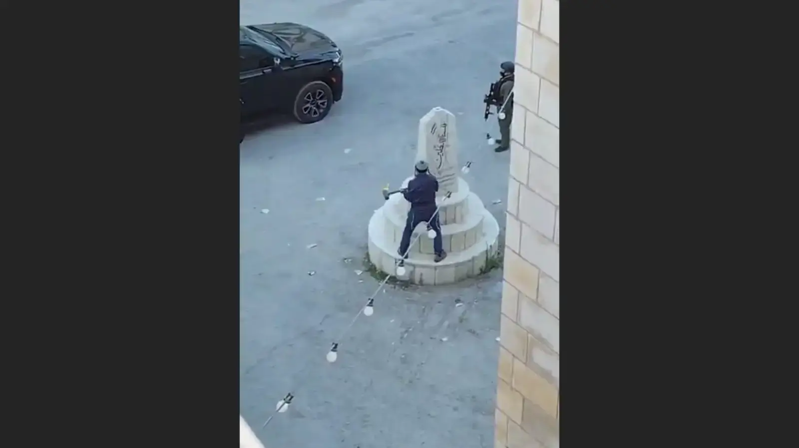 ח"כ צבי סוכות שבר אנדרטה בכפר פלסטיני ח"כ צבי סוכות שבר אנדרטה בכפר פלסטיני