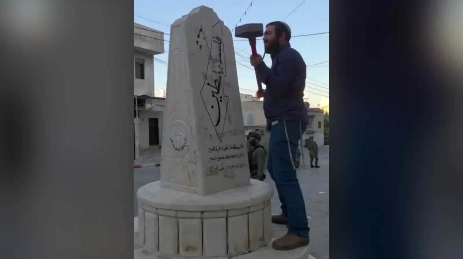 ח"כ צבי סוכות שבר אנדרטה בכפר פלסטיני