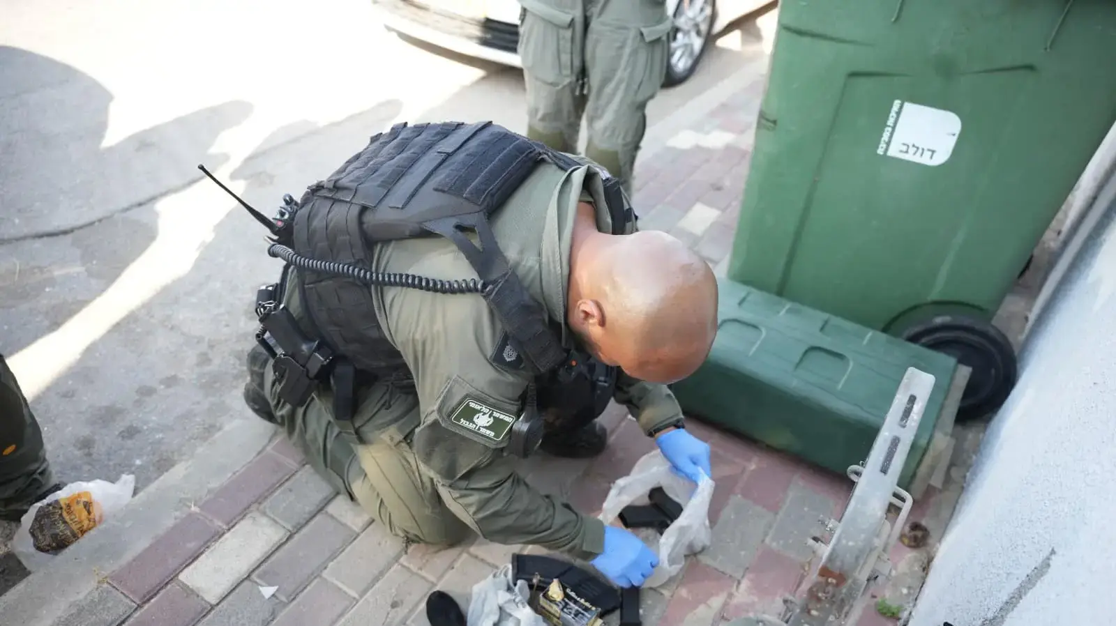 פשיטה משטרתית במג"ב
פשיטה משטרתית במג"ב