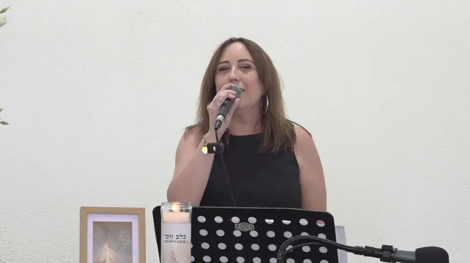 טלי אורן, הלוויה של מיקי פלד, בית העלמין קריית שאול, 25 באוגוסט 2026