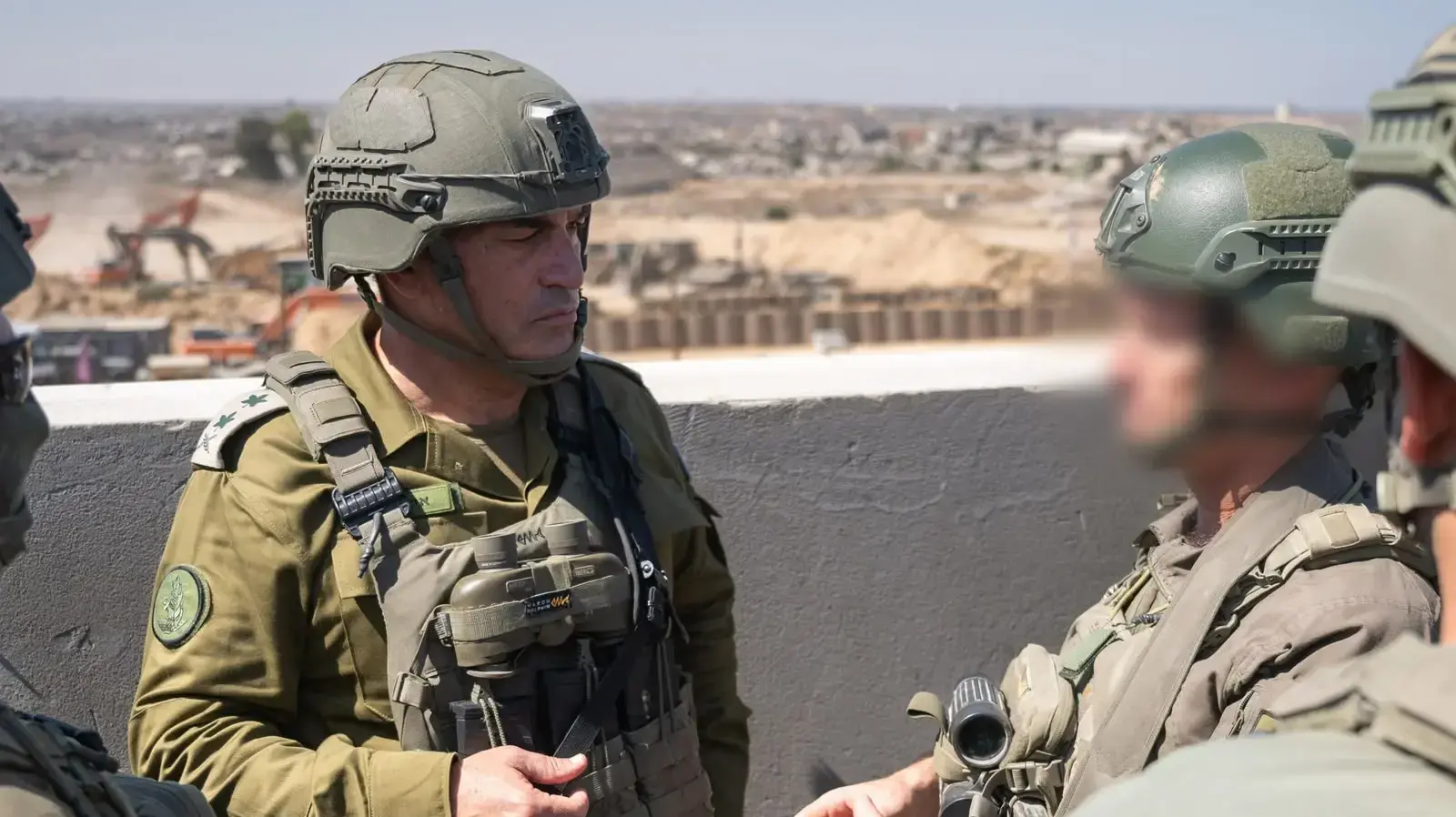הרמטכ”ל אייל זמיר בסיור גזרה ברצועת עזה, 25 באוגוסט 2026 הרמטכ”ל אייל זמיר בסיור גזרה ברצועת עזה, 25 באוגוסט 2026
