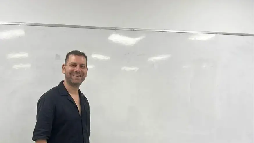 רן אבירן, מורה לתקשורת וקולנוע בתיכון אורט רמת יוסף בבת ים רן אבירן, מורה לתקשורת וקולנוע בתיכון אורט רמת יוסף בבת ים