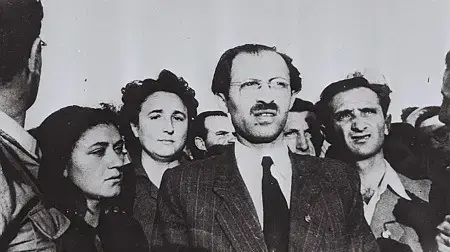 מנחם בגין ביום השנה להטבעת האלטלנה, על חוף ימה של תל אביב מנחם בגין ביום השנה להטבעת האלטלנה, על חוף ימה של תל אביב
