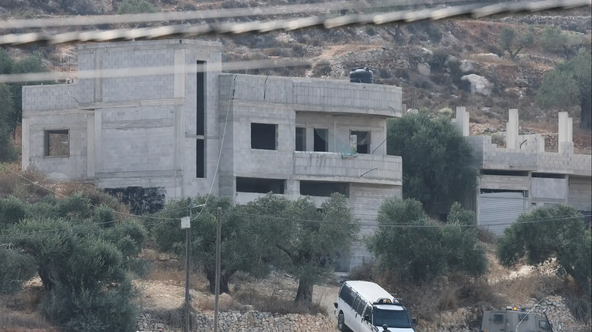 מתנחלים התבצרו בבית בקוסרה, פלסטינים נפצעו. 29/08/2026 מתנחלים התבצרו בבית בקוסרה, פלסטינים נפצעו. 29/08/2026