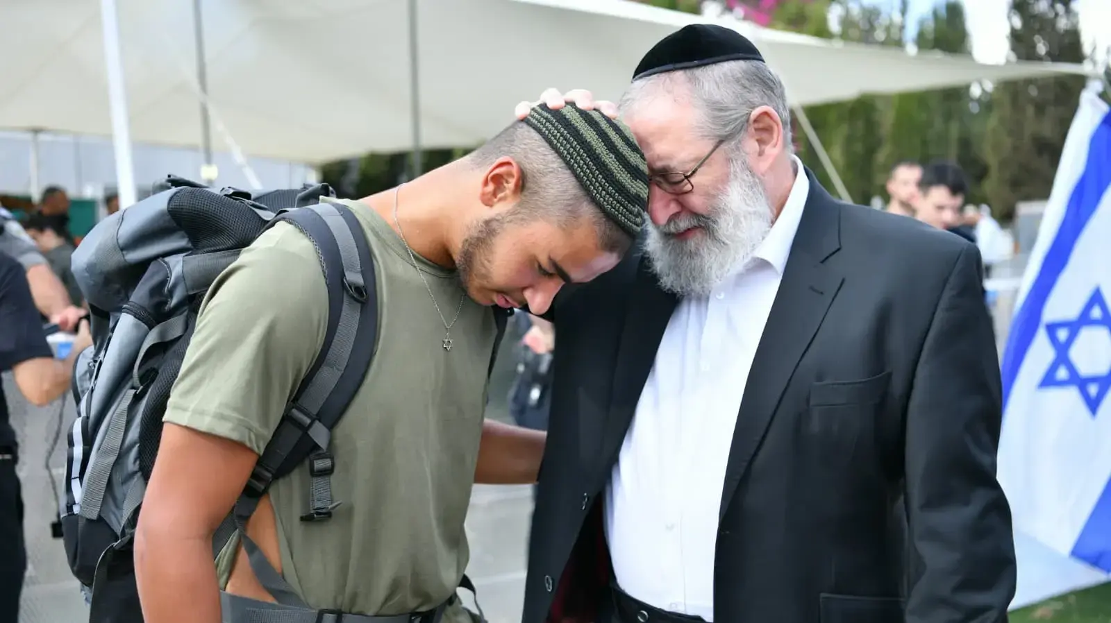 אב מברך את בנו עם הגיוס לצה"ל, בקו"ם, 30 באוגוסט 2026 אב מברך את בנו עם הגיוס לצה"ל, בקו"ם, 30 באוגוסט 2026