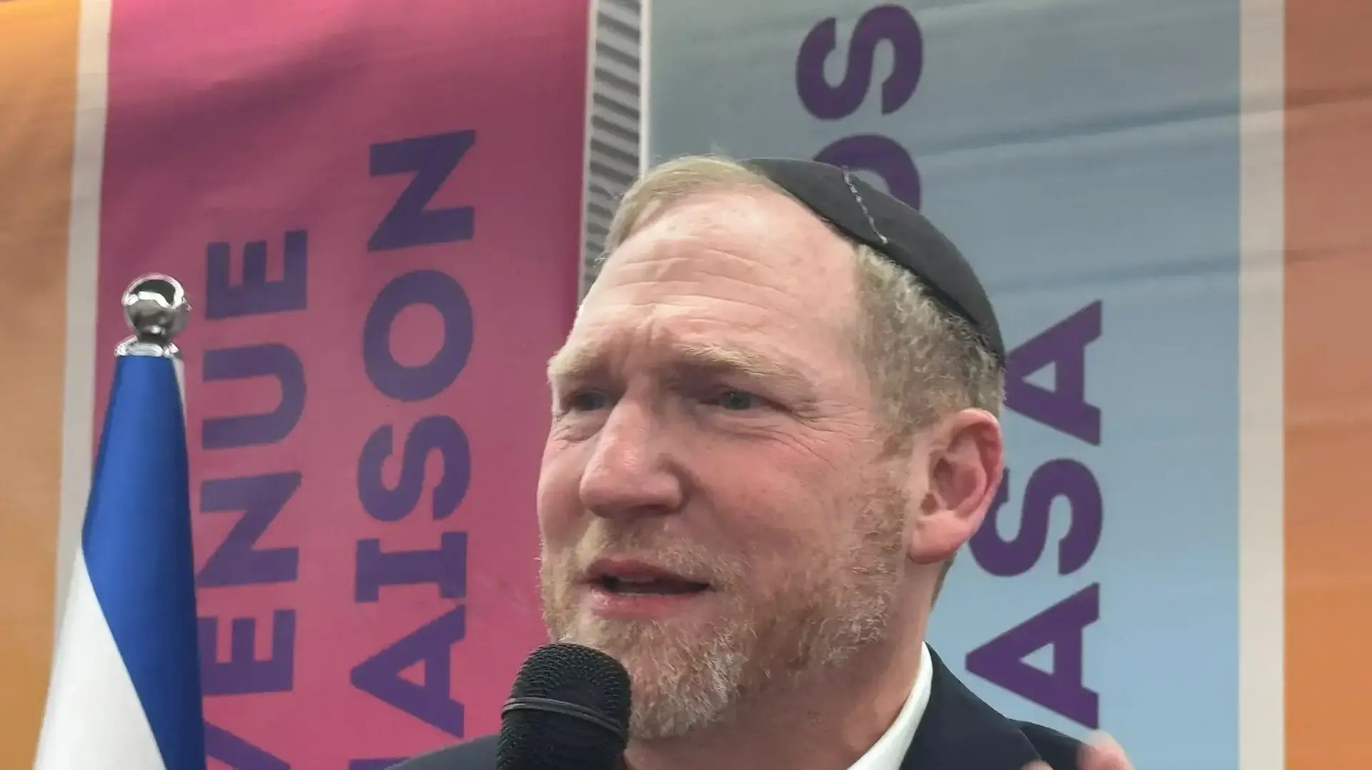 הרב יהושע-פס, מייסד-שותף ב״נפש בנפש״, מבצע עולים חדשים של ארגון "נפש בנפש", נתב"ג, 27 באוגוסט 2026 הרב יהושע-פס, מייסד-שותף ב״נפש בנפש״, מבצע עולים חדשים של ארגון "נפש בנפש", נתב"ג, 27 באוגוסט 2026