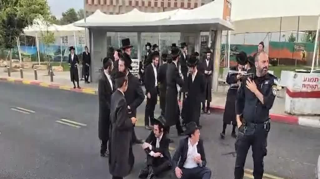 הפגנת חרדים נגד הגיוס לצה"ל הפגנת חרדים נגד הגיוס לצה"ל