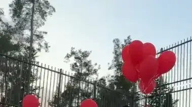 בווידאו: פתיחת שנת הלימודים בבית הספר "קמפוס שיא" במגדל העמק בו הופרחו בלונים אדומים לכבוד היימנוט קסאו, 1 בספטמבר 2026