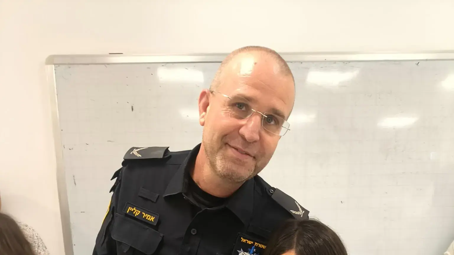 ממר נגב תנ"צ אמיר קליין ליווה את בתו של רנ"ג איתמר אלוס ז"ל (שהיום חל יום הולדתו) שנלחם בגבורה ב-7 באוקטובר בבית ספר מורשת ישורון באופקים. ממר נגב תנ"צ אמיר קליין ליווה את בתו של רנ"ג איתמר אלוס ז"ל (שהיום חל יום הולדתו) שנלחם בגבורה ב-7 באוקטובר בבית ספר מורשת ישורון באופקים.